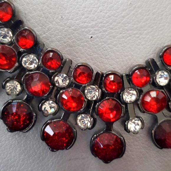 Red and Gunmetal necklace - Picture 2 of 3